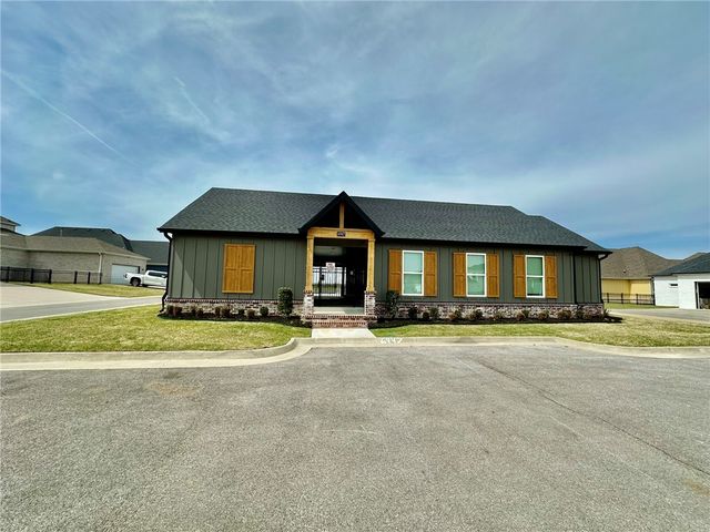 6747 Winterwood Avenue, Springdale, AR 72762