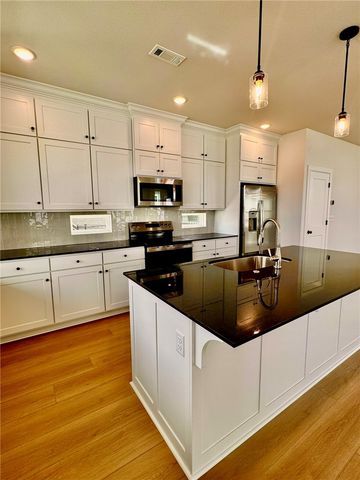 6747 Winterwood Avenue, Springdale, AR 72762