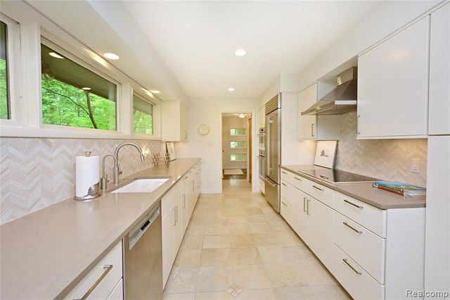 3310 Dogwood Court, Bloomfield Hills, MI 48304