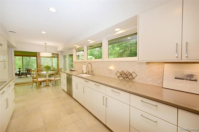 3310 Dogwood Court, Bloomfield Hills, MI 48304