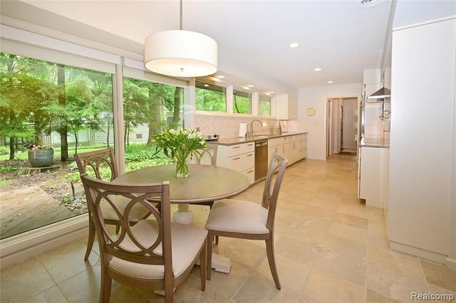 3310 Dogwood Court, Bloomfield Hills, MI 48304