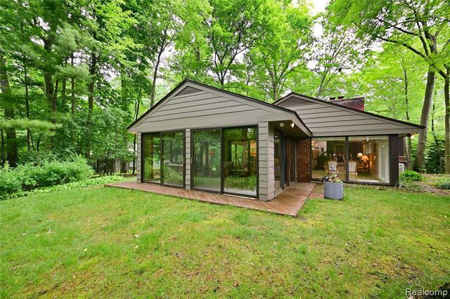 3310 Dogwood Court, Bloomfield Hills, MI 48304