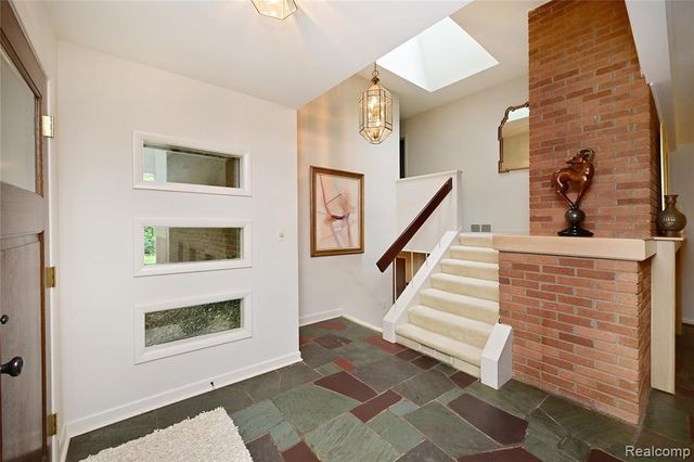 3310 Dogwood Court, Bloomfield Hills, MI 48304