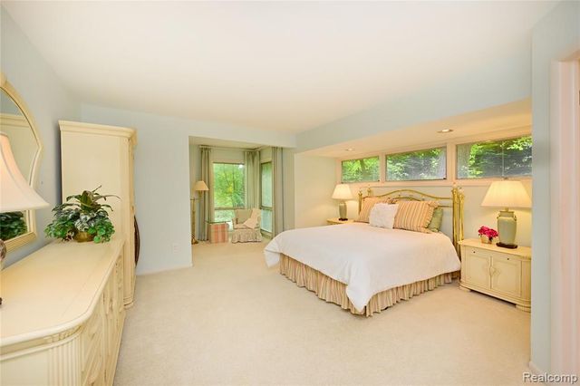 3310 Dogwood Court, Bloomfield Hills, MI 48304