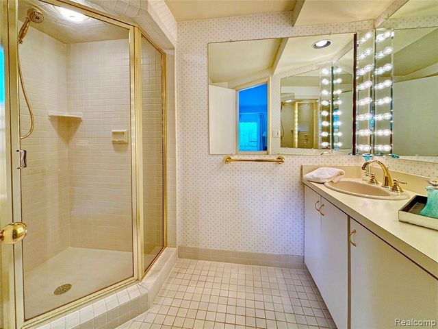 3310 Dogwood Court, Bloomfield Hills, MI 48304