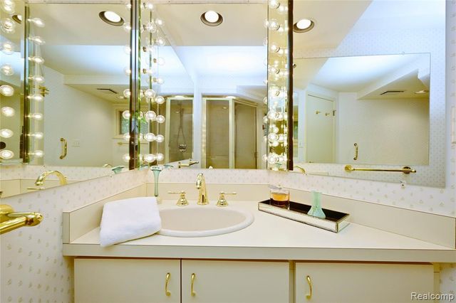 3310 Dogwood Court, Bloomfield Hills, MI 48304