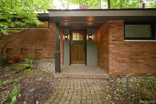 3310 Dogwood Court, Bloomfield Hills, MI 48304