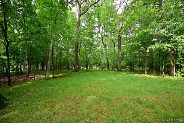 3310 Dogwood Court, Bloomfield Hills, MI 48304