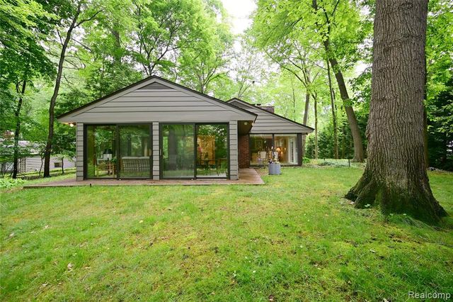 3310 Dogwood Court, Bloomfield Hills, MI 48304