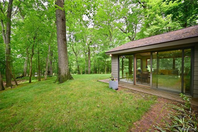 3310 Dogwood Court, Bloomfield Hills, MI 48304