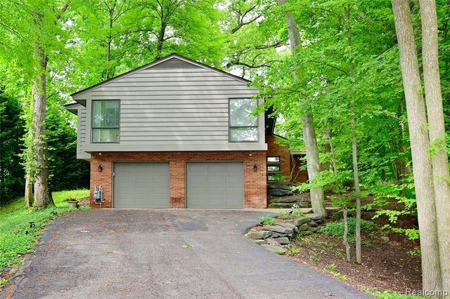 3310 Dogwood Court, Bloomfield Hills, MI 48304