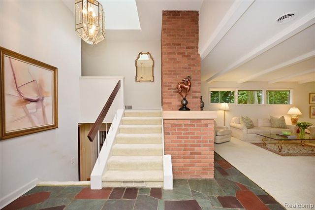 3310 Dogwood Court, Bloomfield Hills, MI 48304