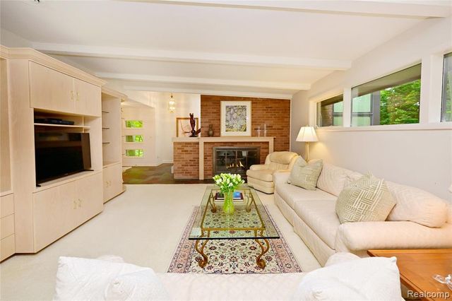 3310 Dogwood Court, Bloomfield Hills, MI 48304