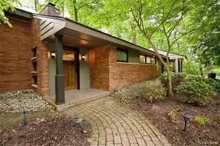 3310 Dogwood Court, Bloomfield Hills, MI 48304