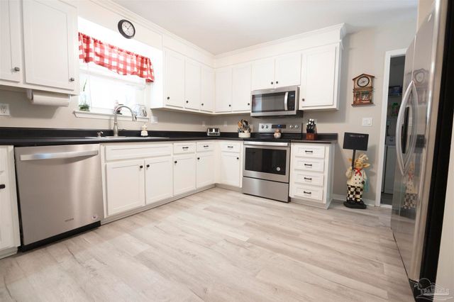 7573 Christie St, Milton, FL 32583