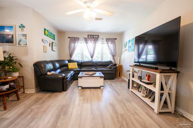 7573 Christie St, Milton, FL 32583