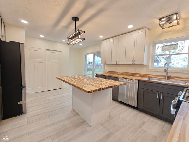 2183 S Fairview Drive, Shelbyville, IN 46176