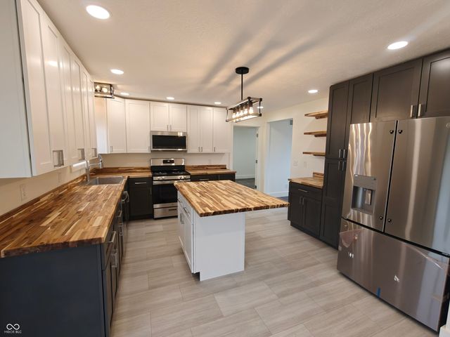 2183 S Fairview Drive, Shelbyville, IN 46176