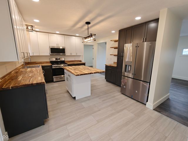 2183 S Fairview Drive, Shelbyville, IN 46176