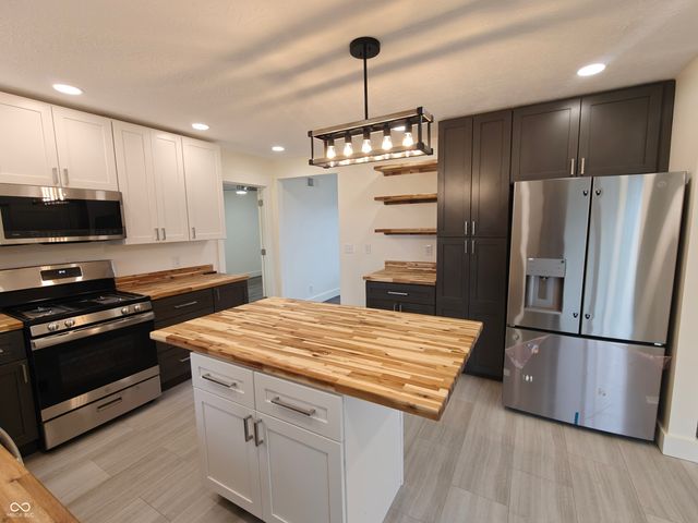 2183 S Fairview Drive, Shelbyville, IN 46176