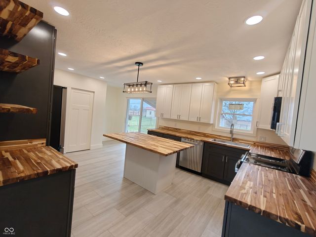 2183 S Fairview Drive, Shelbyville, IN 46176