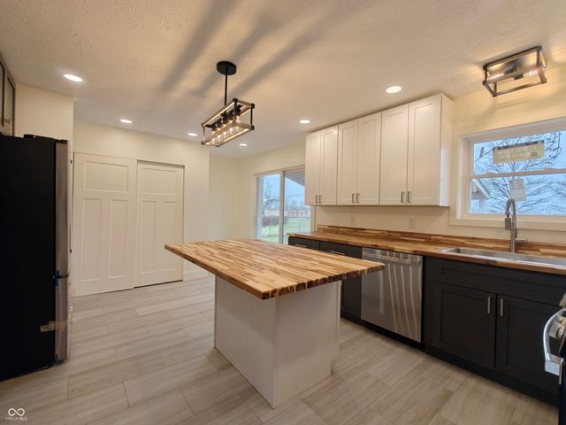 2183 S Fairview Drive, Shelbyville, IN 46176
