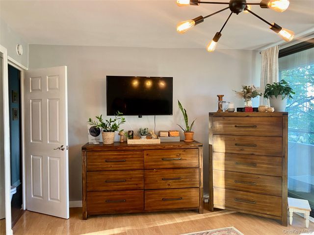 724 166th Street 5D, Beechhurst, NY 11357