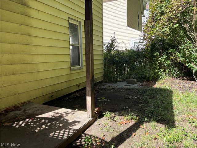 63 Rosalind Court, Akron, OH 44304