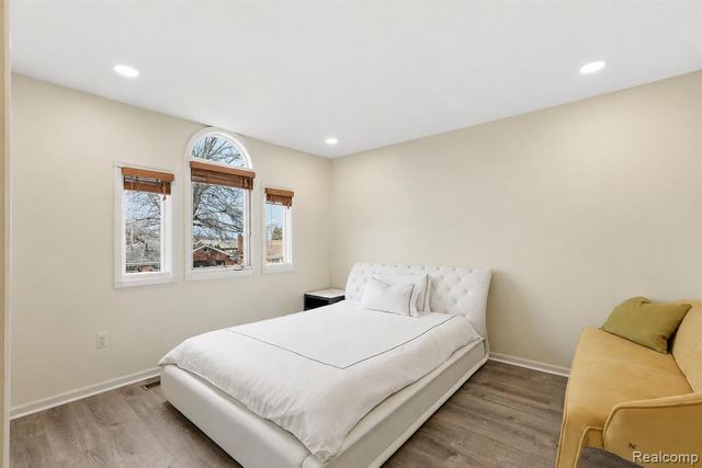22432 Pointe Drive, Saint Clair Shores, MI 48081