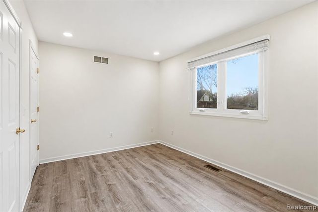 22432 Pointe Drive, Saint Clair Shores, MI 48081