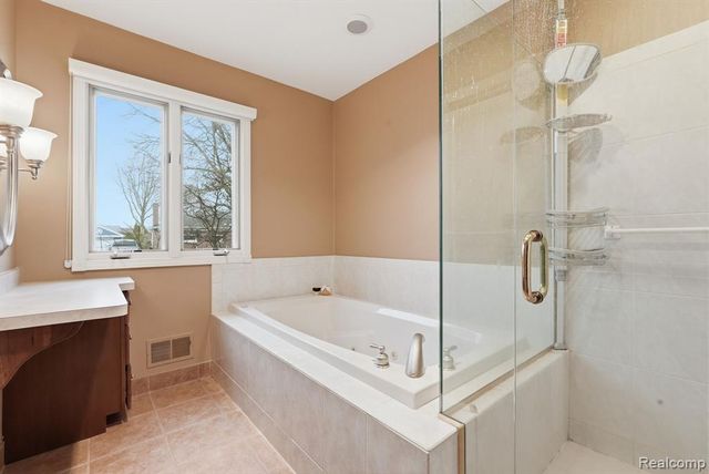 22432 Pointe Drive, Saint Clair Shores, MI 48081