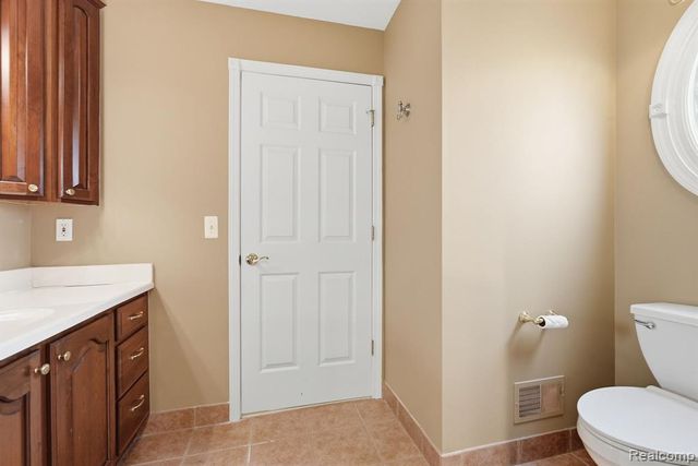 22432 Pointe Drive, Saint Clair Shores, MI 48081