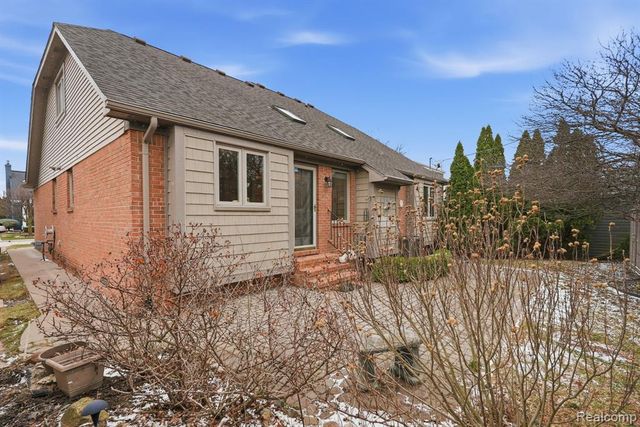 22432 Pointe Drive, Saint Clair Shores, MI 48081