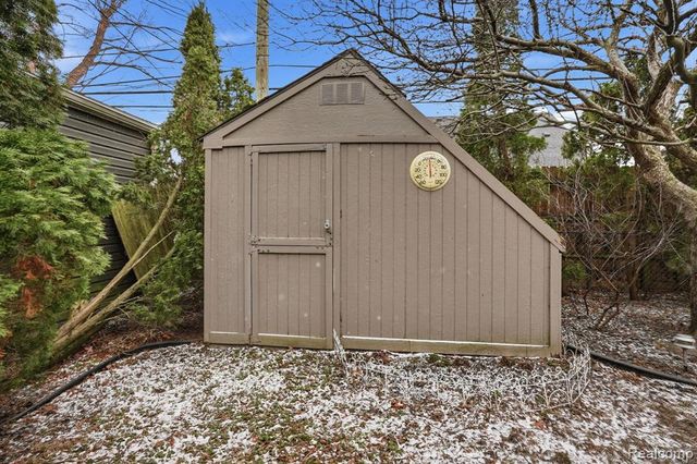 22432 Pointe Drive, Saint Clair Shores, MI 48081