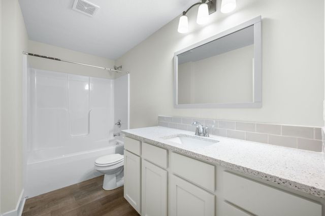 5835 N Ashford St, Wichita, KS 67219