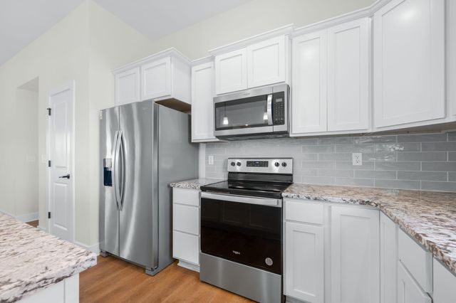 5835 N Ashford St, Wichita, KS 67219