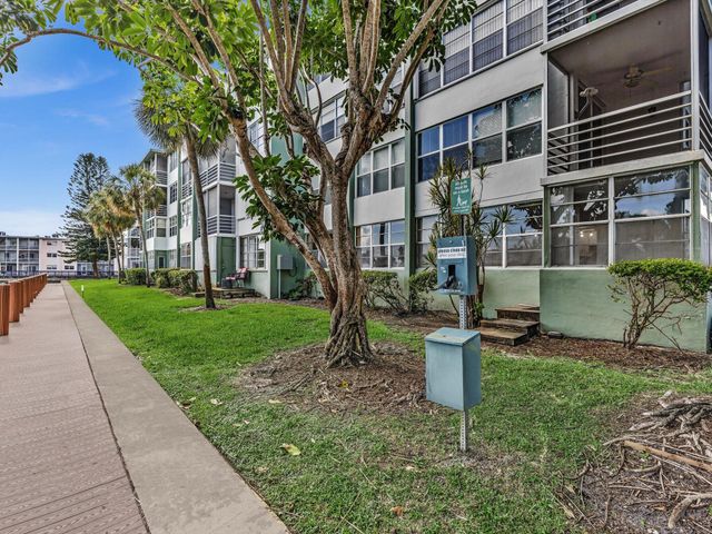 2741 TAFT Street 104, Hollywood, FL 33020