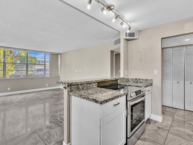 2741 TAFT Street 104, Hollywood, FL 33020