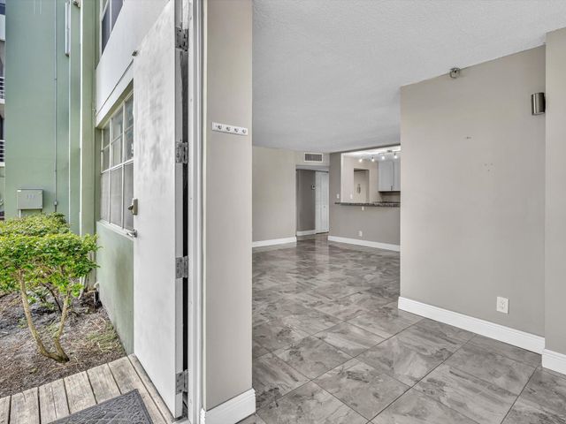 2741 TAFT Street 104, Hollywood, FL 33020