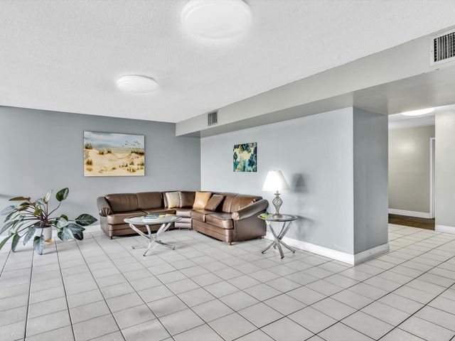 2741 TAFT Street 104, Hollywood, FL 33020