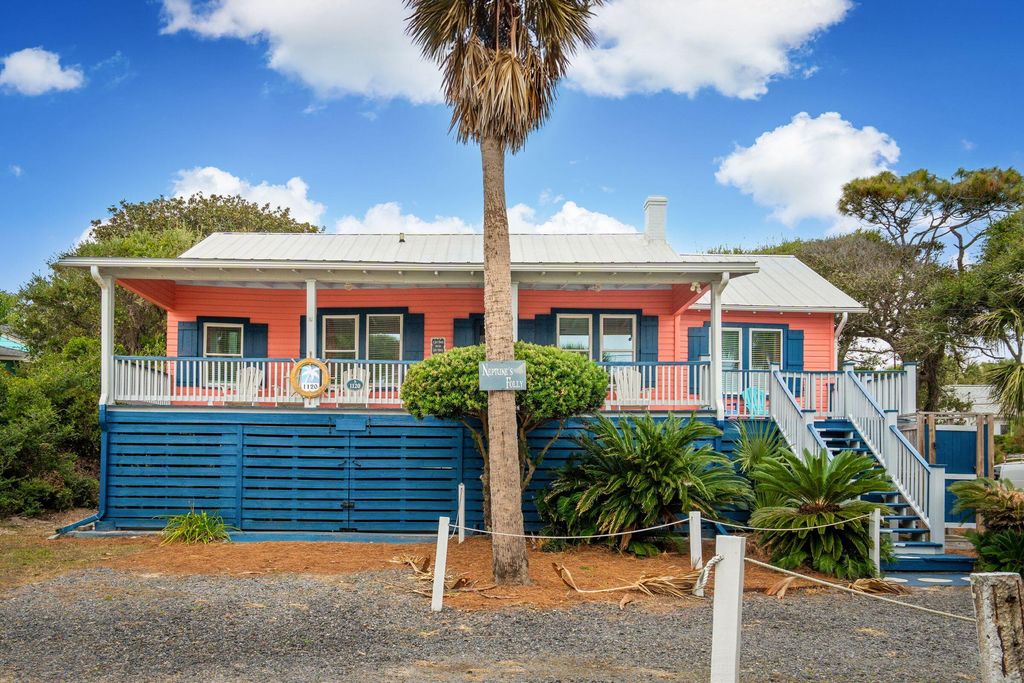 1120 E Arctic Avenue, Folly Beach, SC 29439
