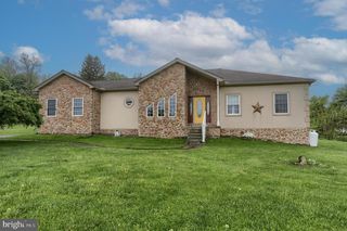 2038 E HARRISBURG PIKE, Middletown, PA 17057