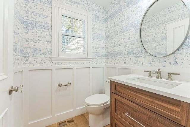 220 Aspinwall Ave, Brookline, MA 02446
