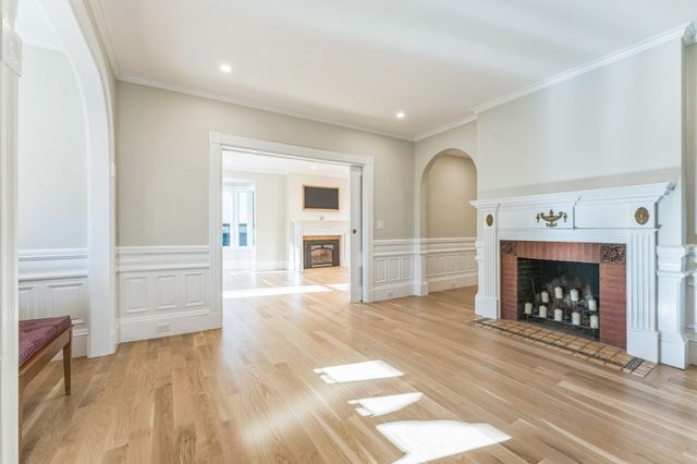 220 Aspinwall Ave, Brookline, MA 02446