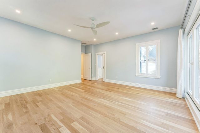 220 Aspinwall Ave, Brookline, MA 02446