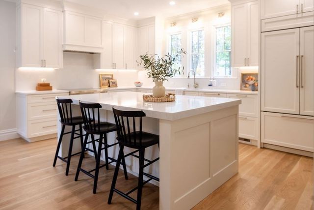 220 Aspinwall Ave, Brookline, MA 02446
