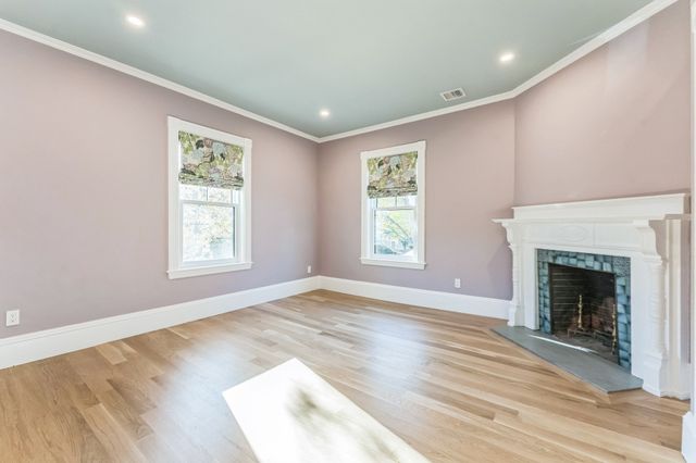 220 Aspinwall Ave, Brookline, MA 02446