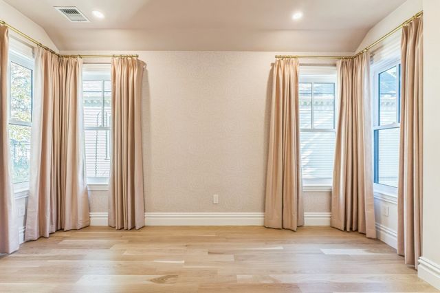 220 Aspinwall Ave, Brookline, MA 02446