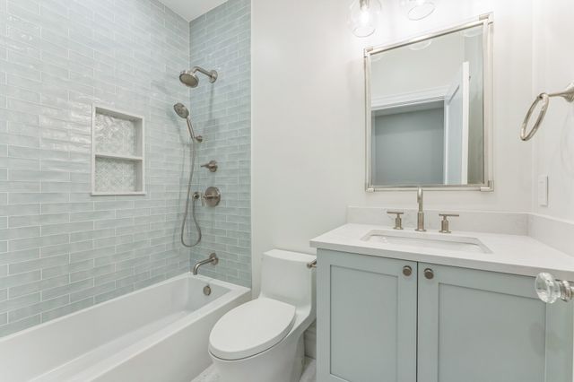 220 Aspinwall Ave, Brookline, MA 02446