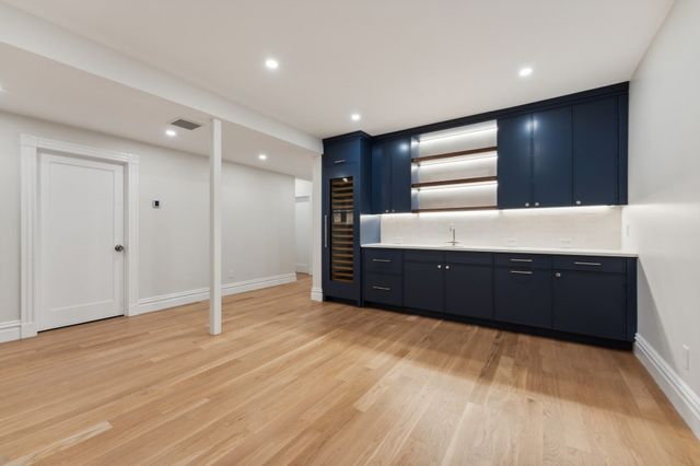 220 Aspinwall Ave, Brookline, MA 02446